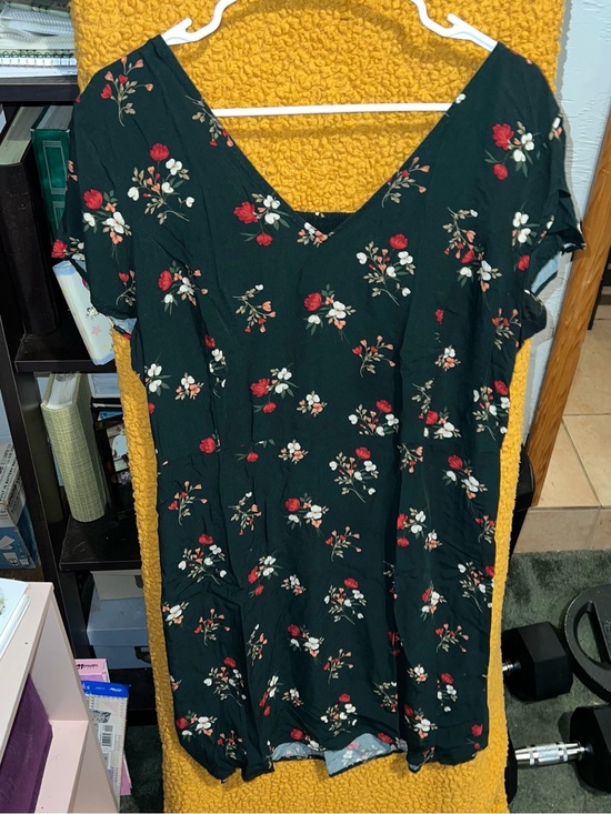 Old Navy Dresses & Skirts - Old Navy Dark Green Floral V-Neck Midi Dress